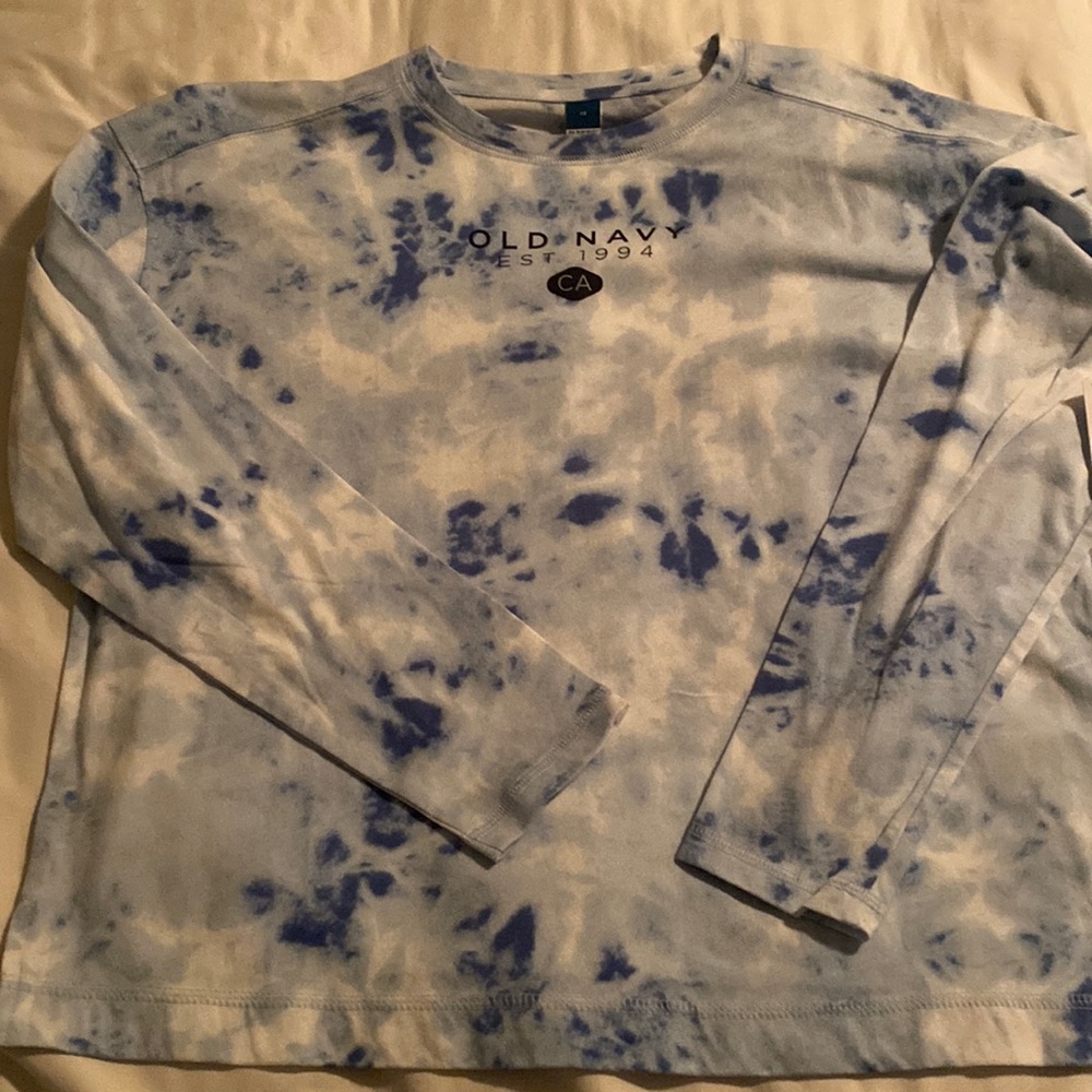 Long sleeve blue tie dye Old Navy Tshirt. NWT